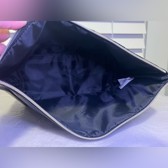 EUC Juicy Couture cosmetic bag - Picture 8 of 8